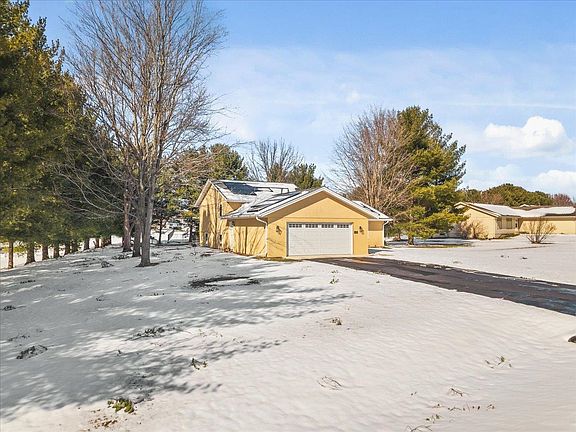 2nd image of 6346 Smoke Tree Cir