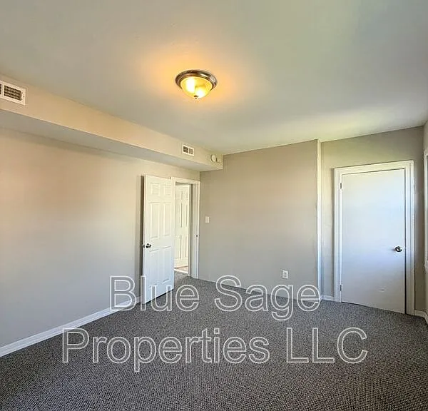 900-902 Church Ln #902 CHURCH LN — Photo 19