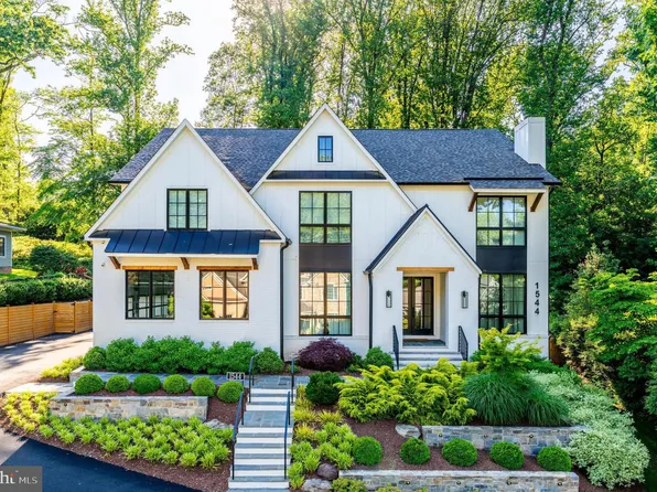 1544 Forest Villa Ln, Mc Lean, VA 22101