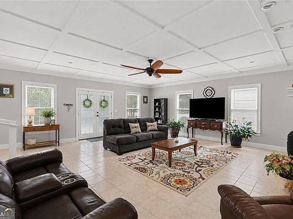 4th image of 6 Bluebird Ln