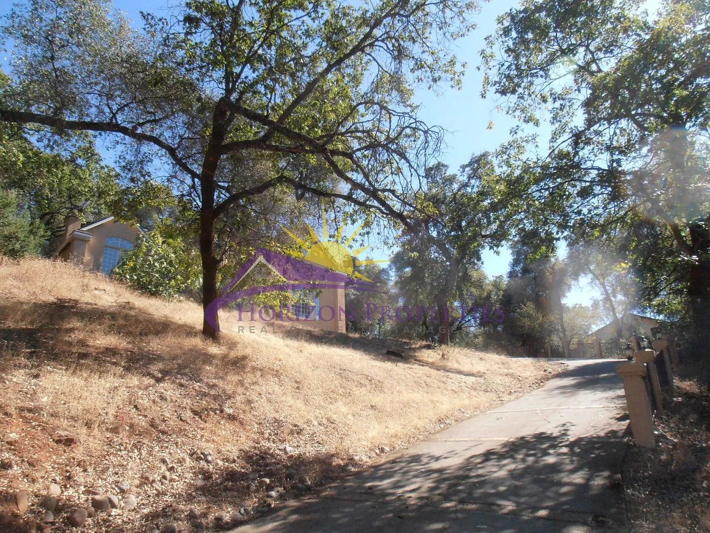 Spacious Unique 4 Bed 3 Bath 3,065sqft Three Story Cameron Park Home — Photo 2