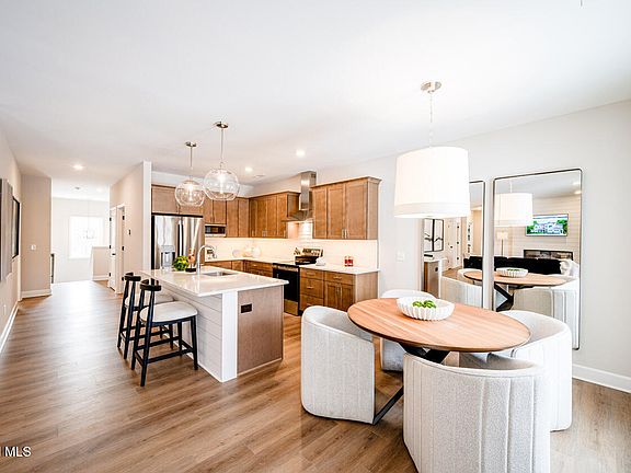 3rd image of 28 Reed's Hollow