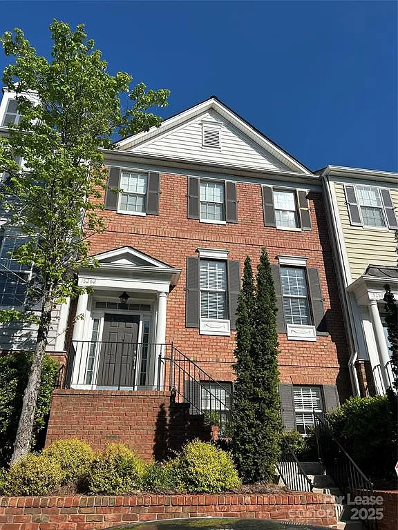 2 bed, 2.5 bath, 2109 sqft, $2,400 — Photo 1
