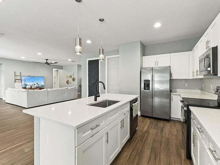 601 SW South Quick Cir #601 — Photo 8