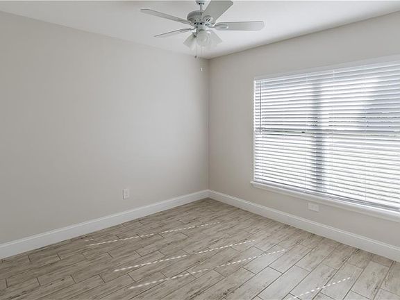 5th image of 1562 Ross Dr