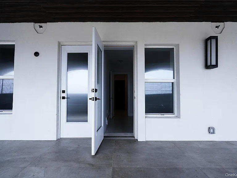 315 West Broadway — Photo 15