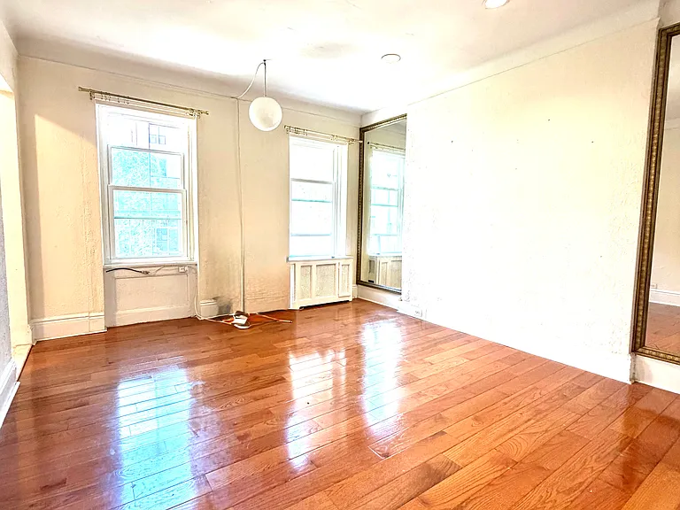 331 E 65th St #4N — Photo 4