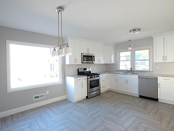 3rd image of 508 Lanza Ave