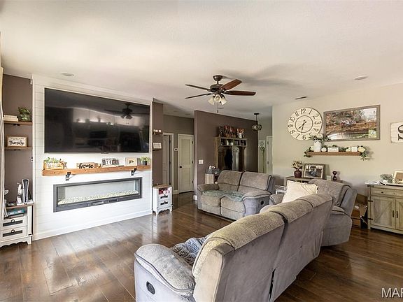 5th image of 2406 W Donna Dr