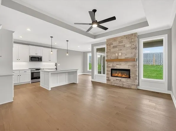 25050 W 94th Ter, Lenexa, KS 66227