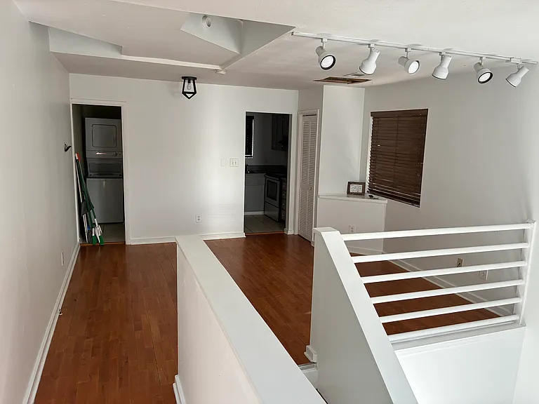 815 W Pensacola St #15 — Photo 10