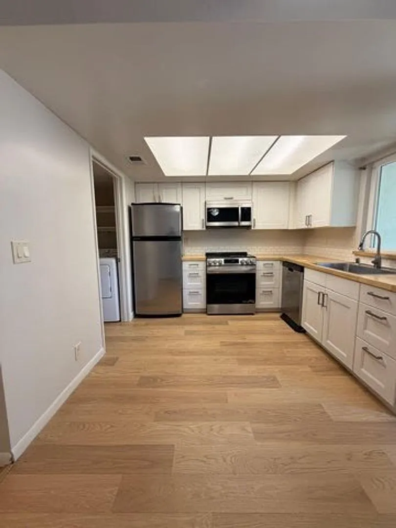 Updated 2BR/1.5BA Townhome in Santa Teresa Water & Garbage Included, Pool, 2 Parking Spaces — Photo 3