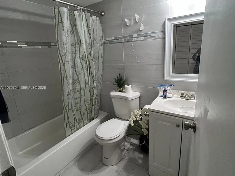 851 NE 207th Ter #6103 — Photo 2