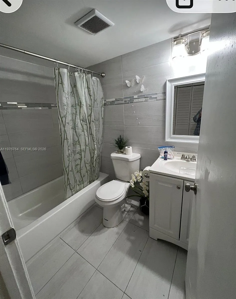 Building Photo - 851 NE 207th Ter #6103
