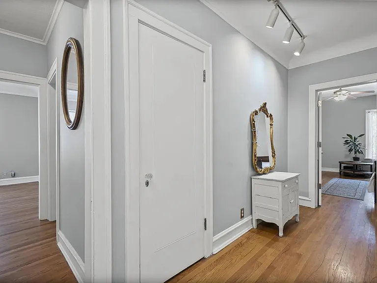 906 Oakton St #2 — Photo 5