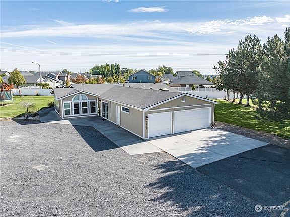 4th image of 1205 Road E.9 NE
