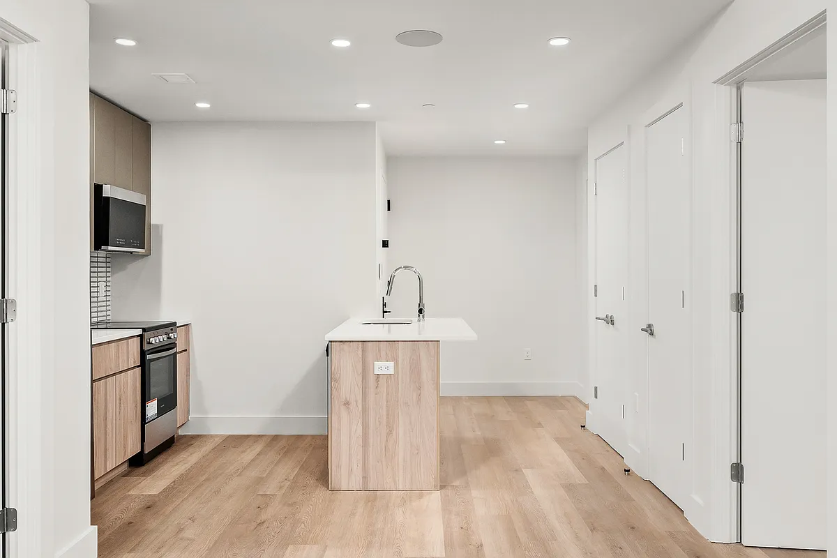 Building Photo - 91 Bruckner Blvd #606