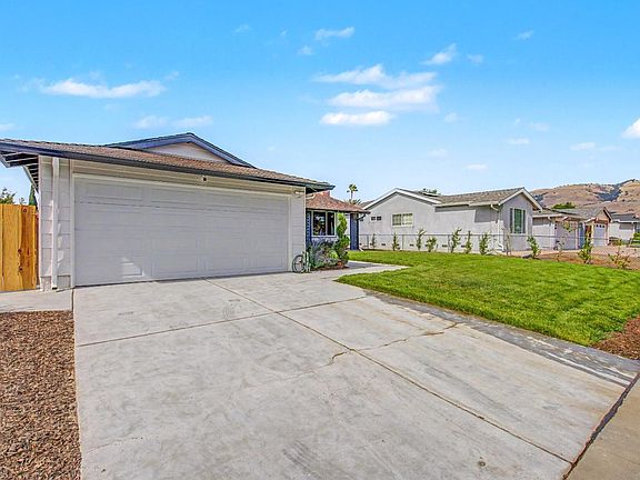 3rd image of 2945 Castleton Dr