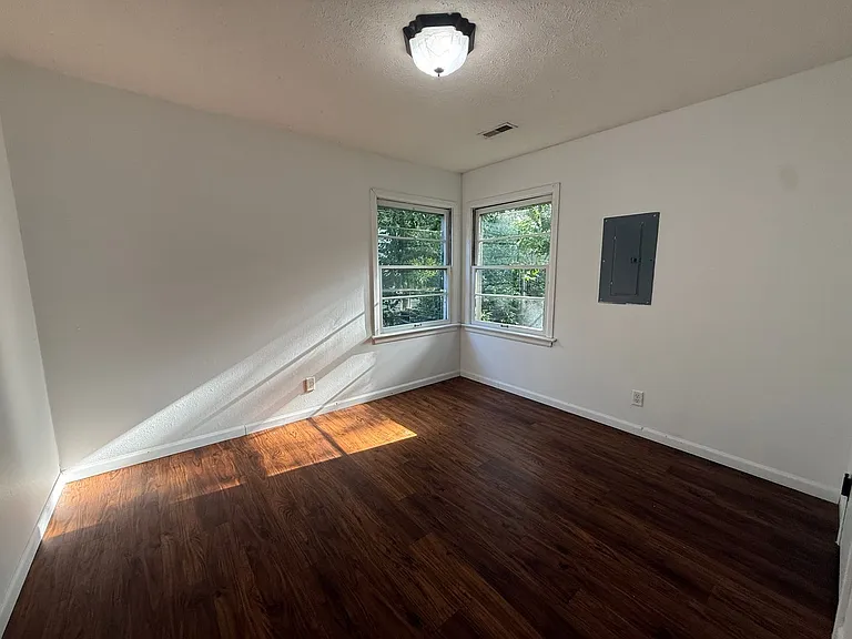1439 S Pickwick Ave — Photo 6