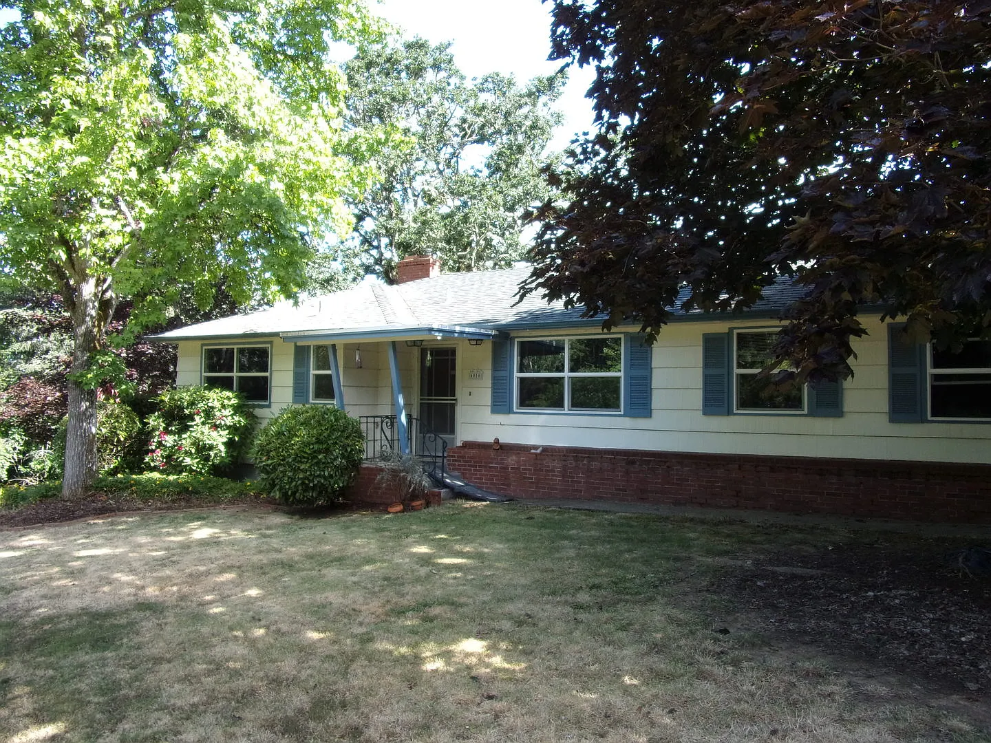 Delightful single level home by the Country Club. — Photo 1