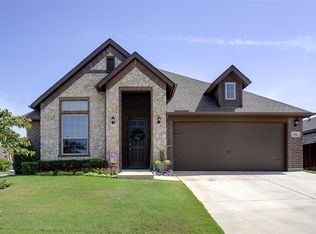501 Hillside Dr, Justin, TX 76247