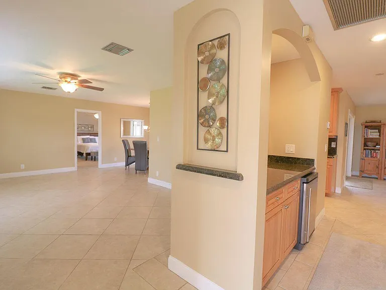 73 Pine Hill Trl W — Photo 4