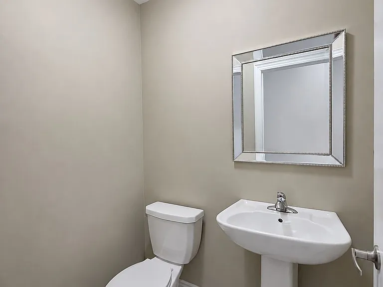 34 Arnold Cres — Photo 15