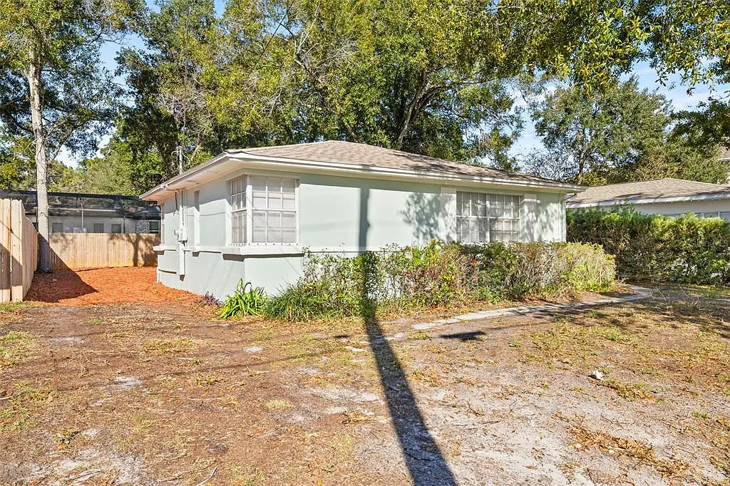 2 bed, 1.0 bath, 885 sqft, $2,400 — Photo 2