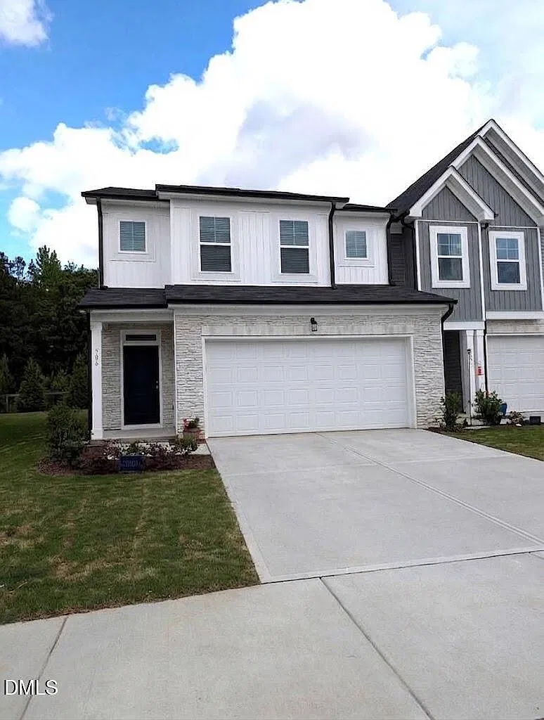 3 bed, 2.5 bath, $1,995 — Photo 1