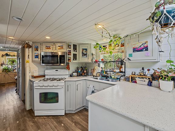 3rd image of 542 Dameron Dr #C