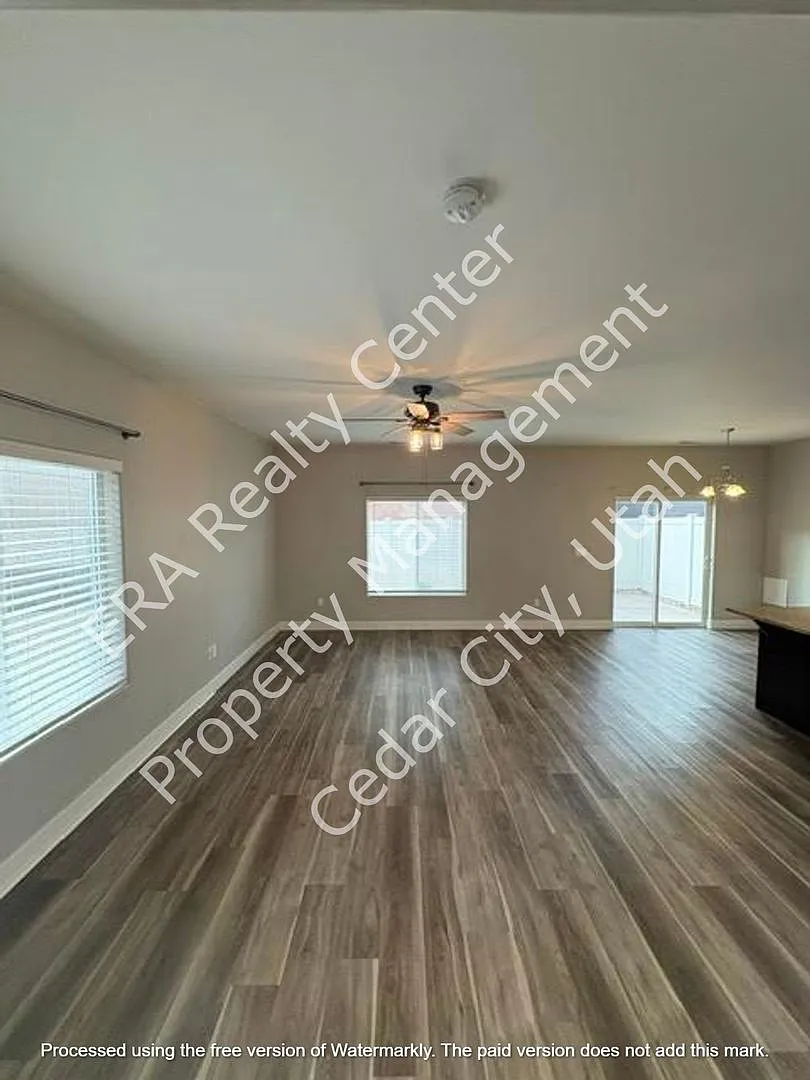 Newer Construction - 2 bedroom - 2.5 Bathroom — Photo 4