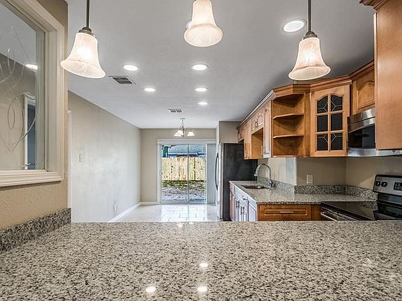 5th image of 6707 W Clifton St