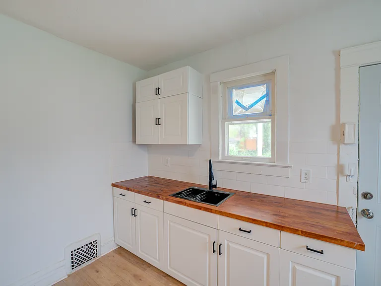 3241 E 116th St #1 — Photo 8