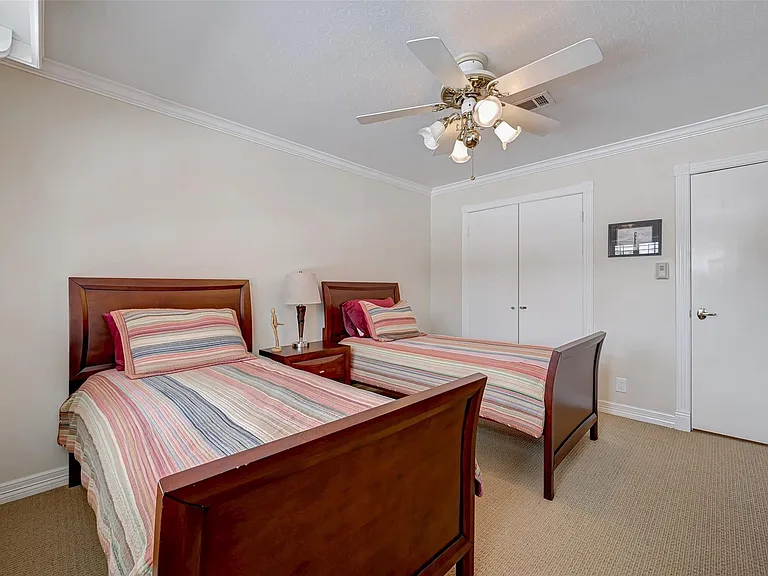 6329 Del Monte Dr #100 — Photo 32
