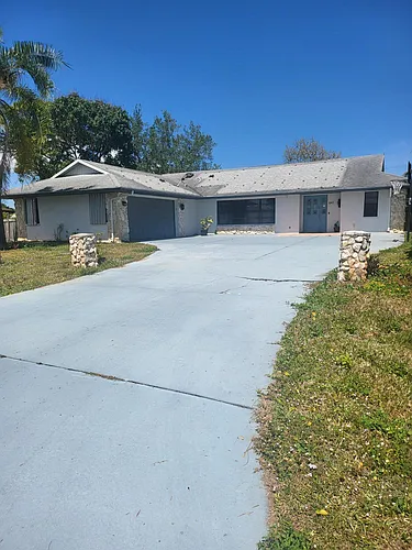 641 NW Billiar Ave Photo 1