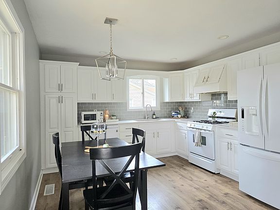 4th image of 344 Douglas Rd