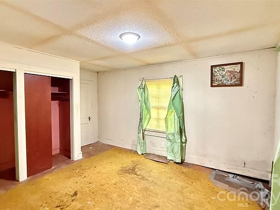 5th image of 110 Maple St