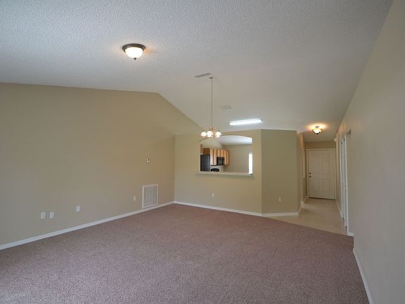 3rd image of 940 Derbyshire Dr