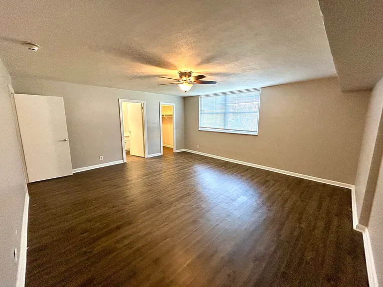 Continental Condos by Charlotte Management — Photo 7