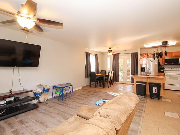 3rd image of 4062 Flower St