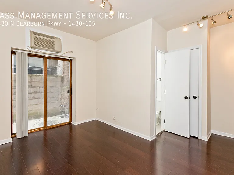 1430 N Dearborn Pkwy — Photo 55