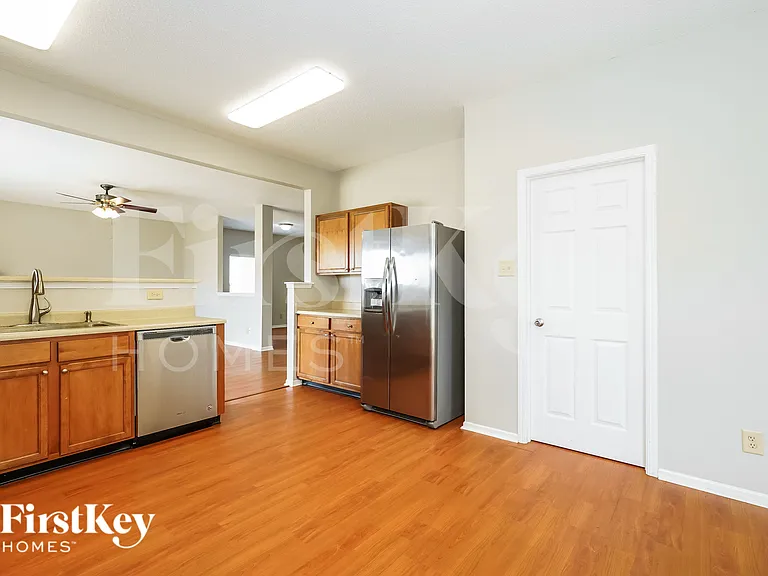 779 Heartland Dr — Photo 7