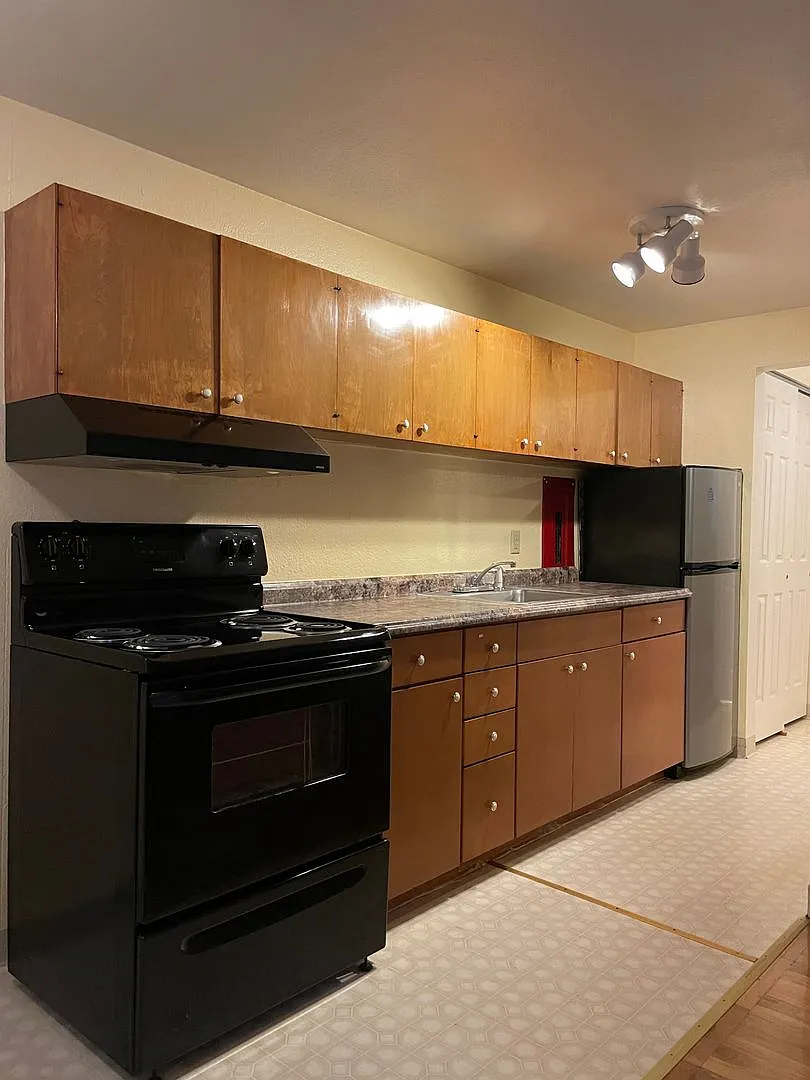 Oxford Court Apartments — Photo 4