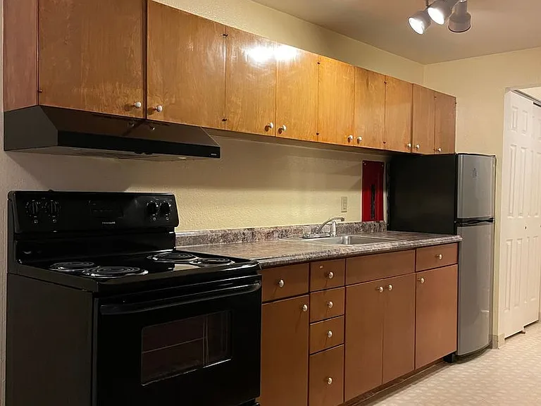Oxford Court Apartments — Photo 4