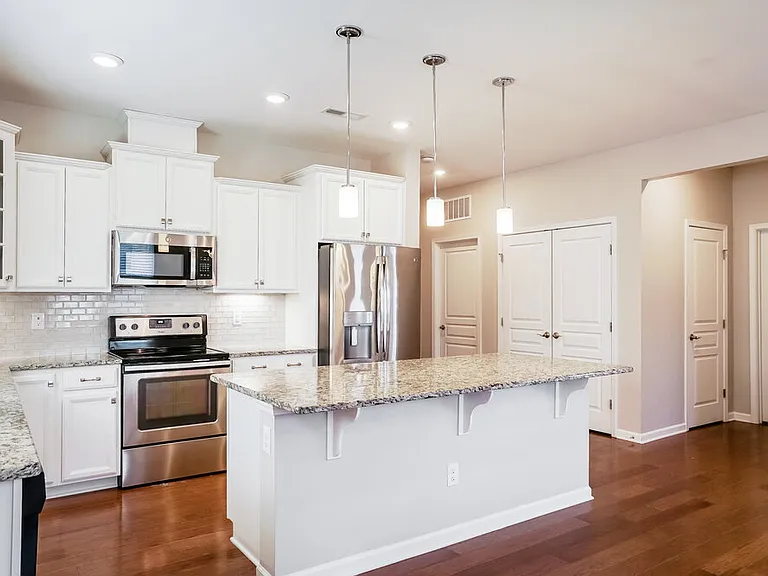 1029 Avondale Dr — Photo 8