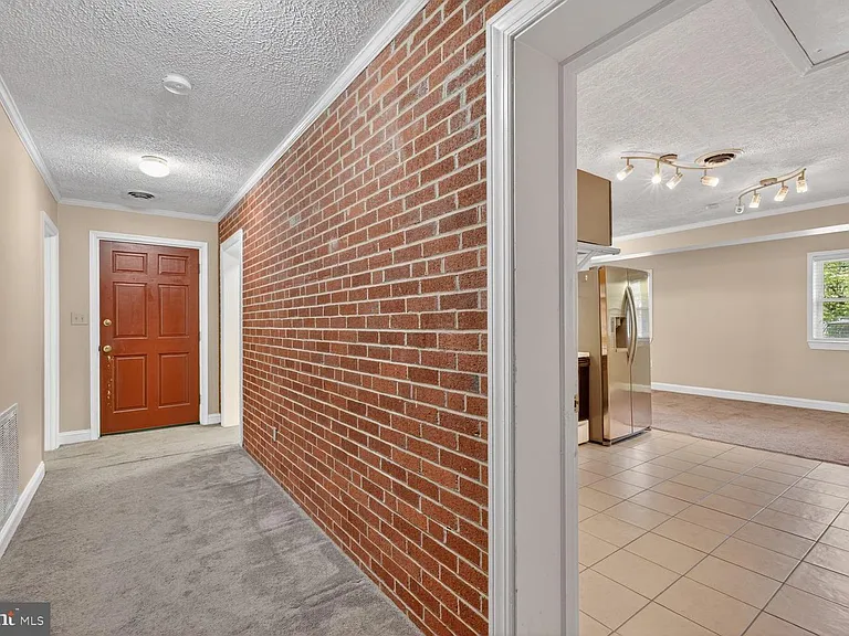 6013 Neilwood Dr — Photo 3