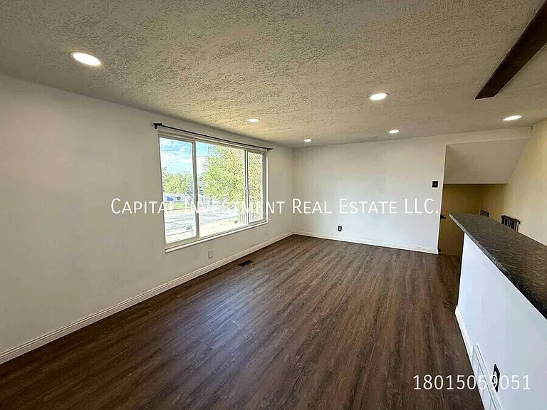 1102 E Sego Lily Dr — Photo 5