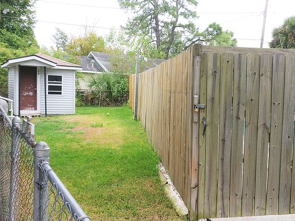 Side yard to Fenced Pool