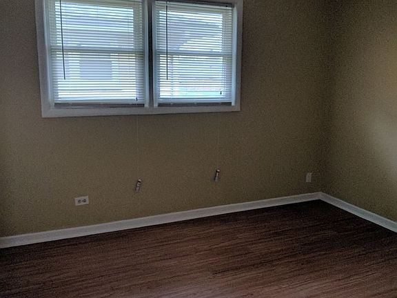 4th image of 1016 Parkwood Dr APT 2W