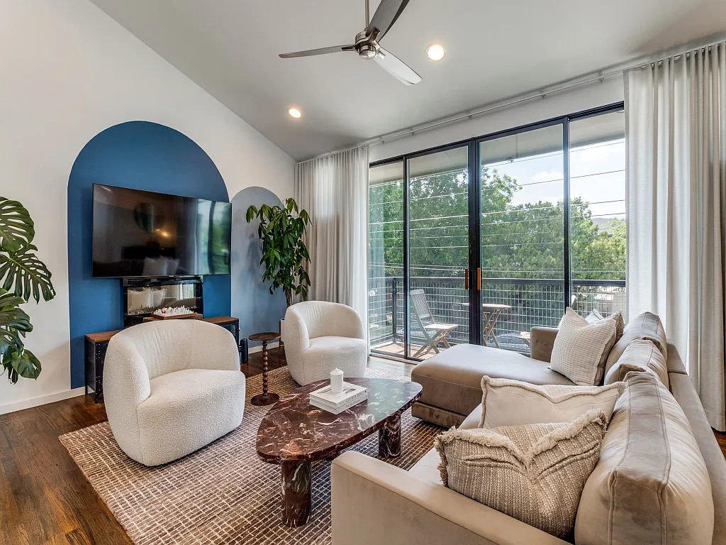 2222 N Prairie Ave — Photo 4